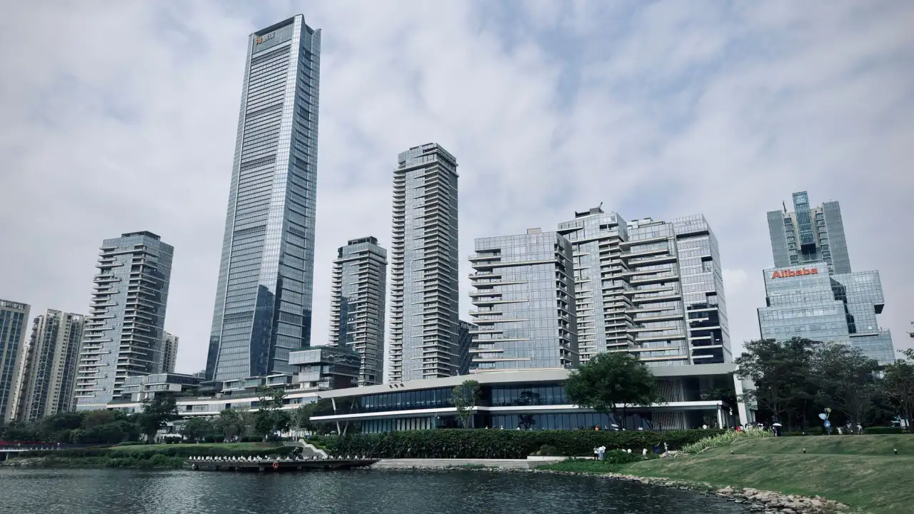 2024年重庆家居服流行趋势：千娱音纯棉与莫代尔面料对比分析